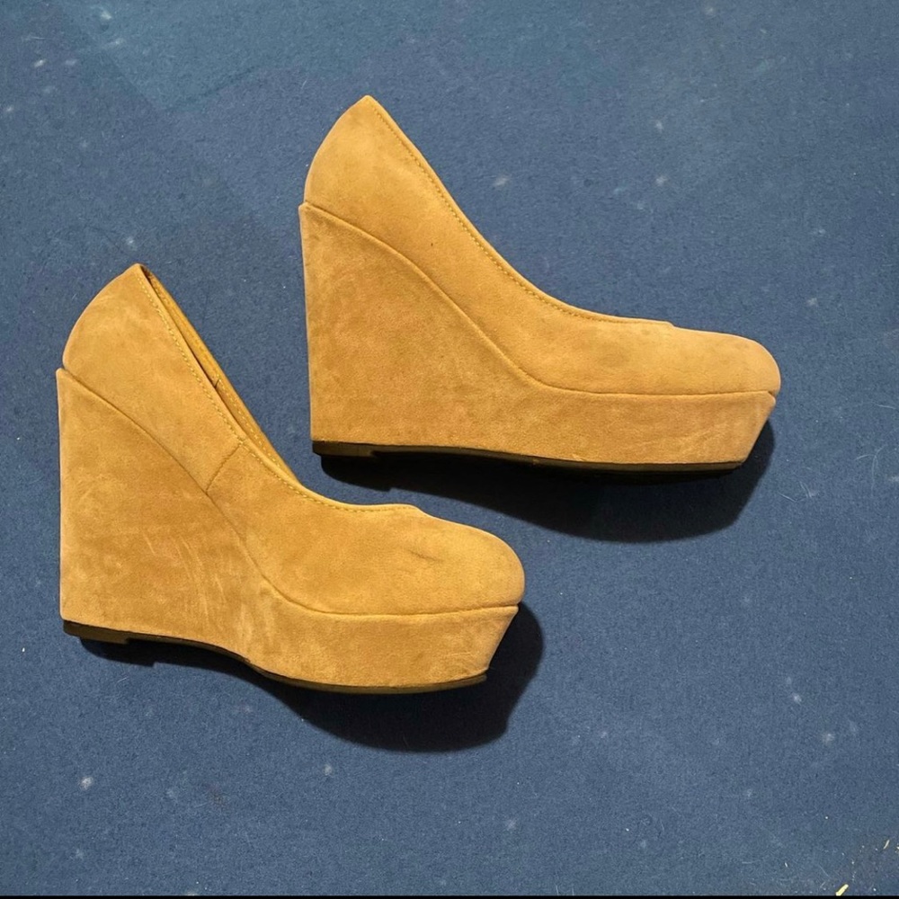 Tan wedges size 8